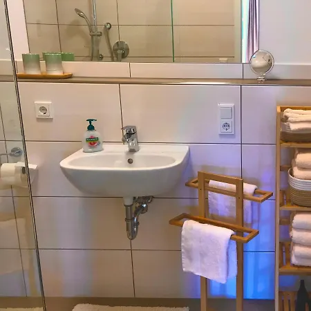 Klein & Fein Fuer Nach Dem Wein Bei Wein- & Sekthaus Dille * Ноймаген-Дхрон