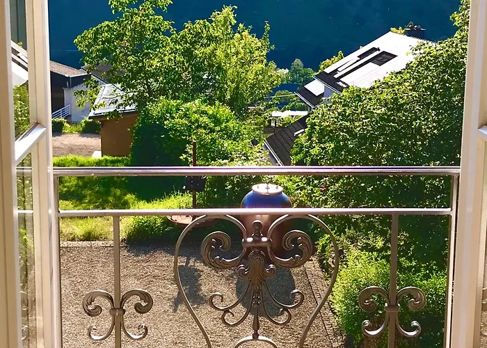 Klein&fein Für Nach Dem Wein Bei Wein-&sekthaus Dillé * Neumagen-Dhron